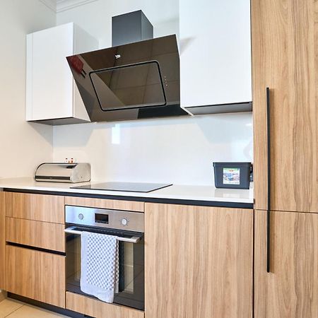 Stunning 3-Bedroom Seaview Retreat In Fort Cambridge Sliema Exterior photo