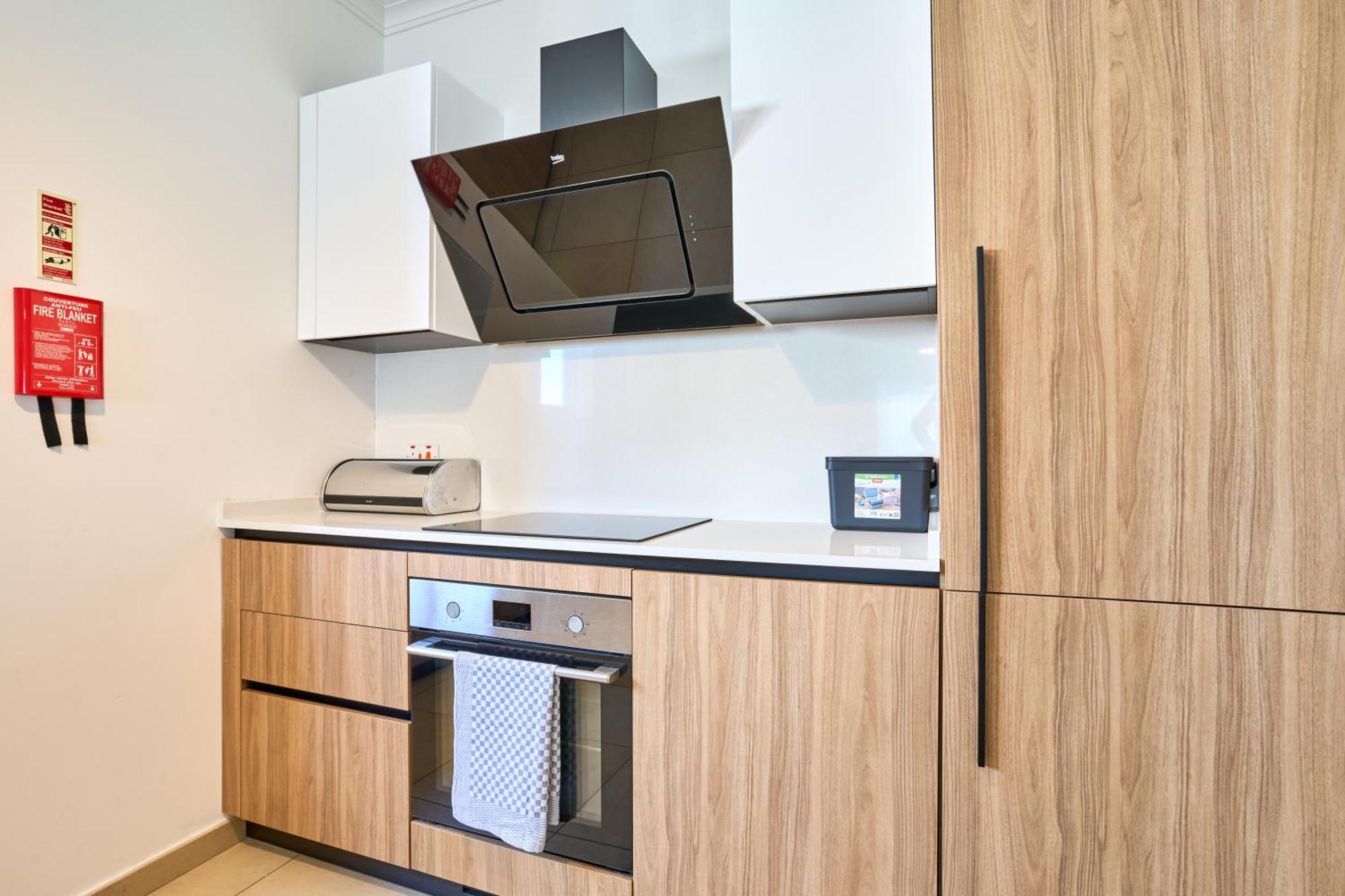 Stunning 3-Bedroom Seaview Retreat In Fort Cambridge Sliema Exterior photo