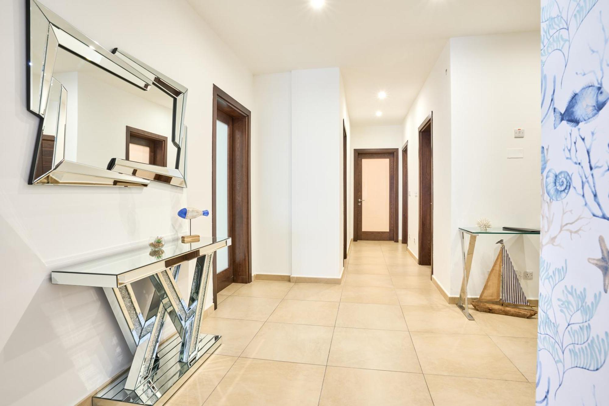 Stunning 3-Bedroom Seaview Retreat In Fort Cambridge Sliema Exterior photo