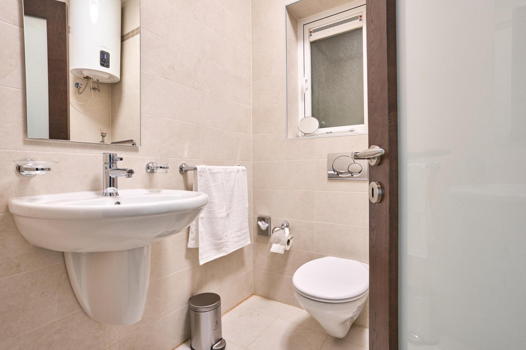 Stunning 3-Bedroom Seaview Retreat In Fort Cambridge Sliema Exterior photo