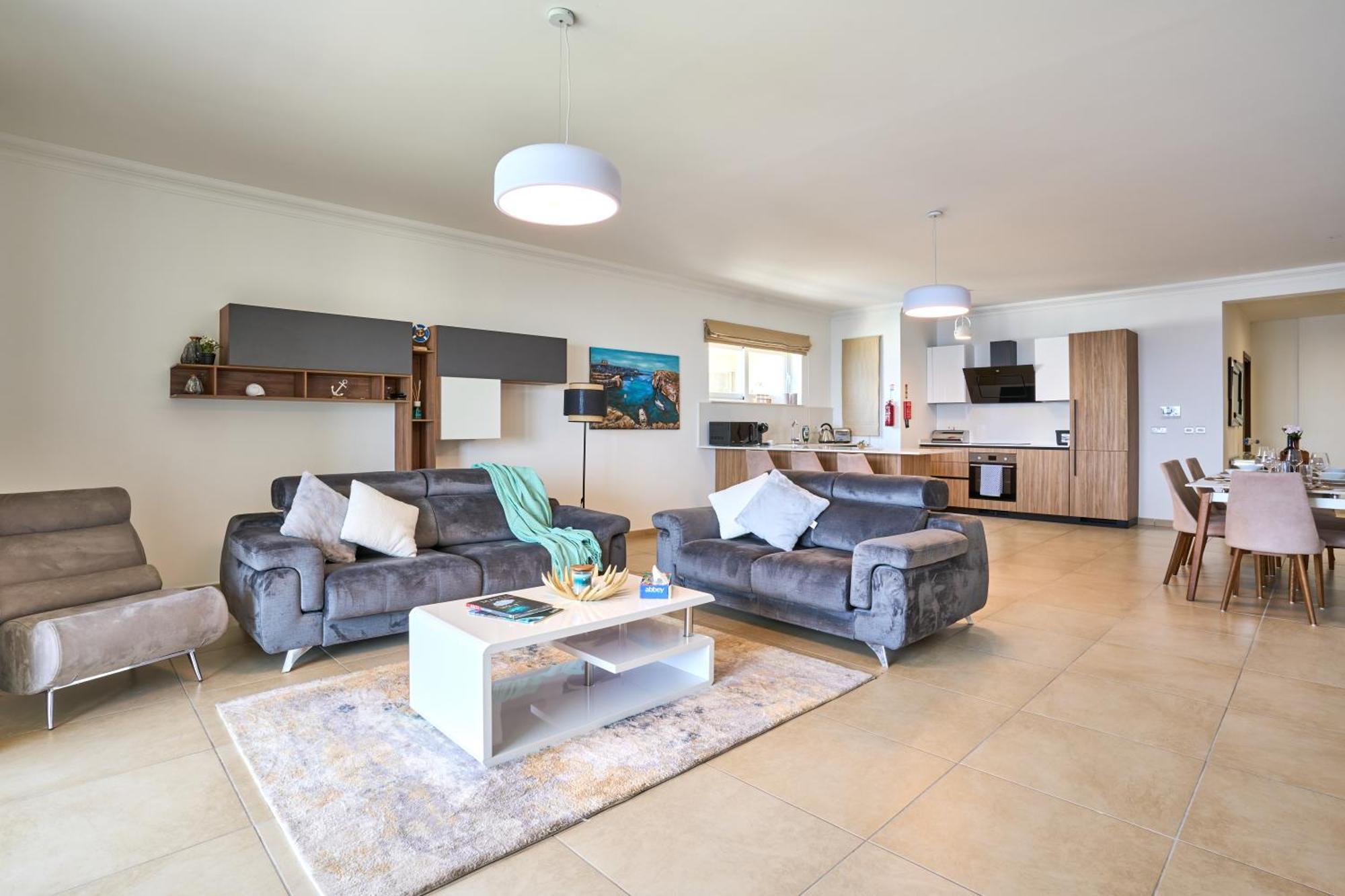 Stunning 3-Bedroom Seaview Retreat In Fort Cambridge Sliema Exterior photo